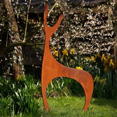 Zeitgenössische Rusty Metal Garden Ornaments Corten-Stahlrotwild-Rasen-Skulptur